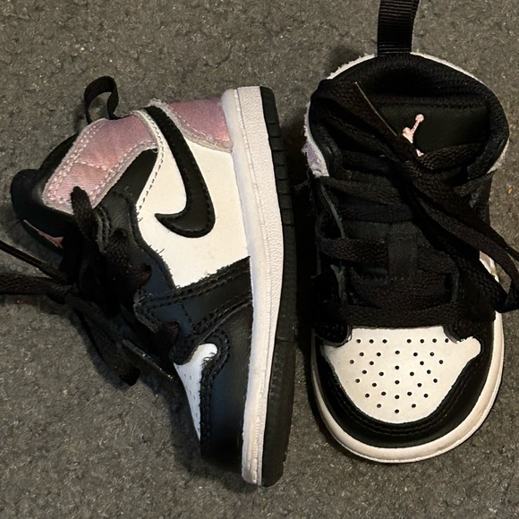 Size 4c good condition - Picture 3 of 3